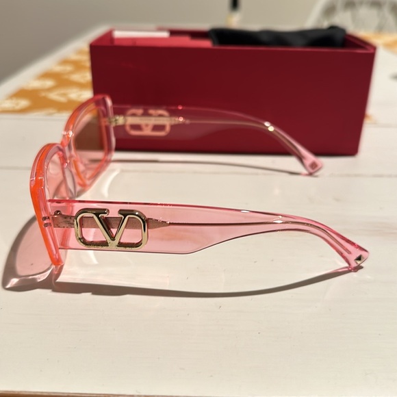 VALENTINO SUNGLASSES Fluorescent PINK
